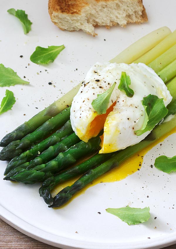 Keto-Asparagus-with-Poached-Egg-cover