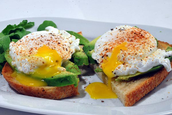 Avocado-Toast-with-Poached-Eggs