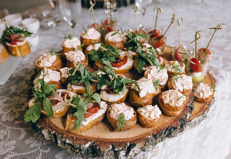 Make Your Wedding Party Delicious with These 16 Food Ideas