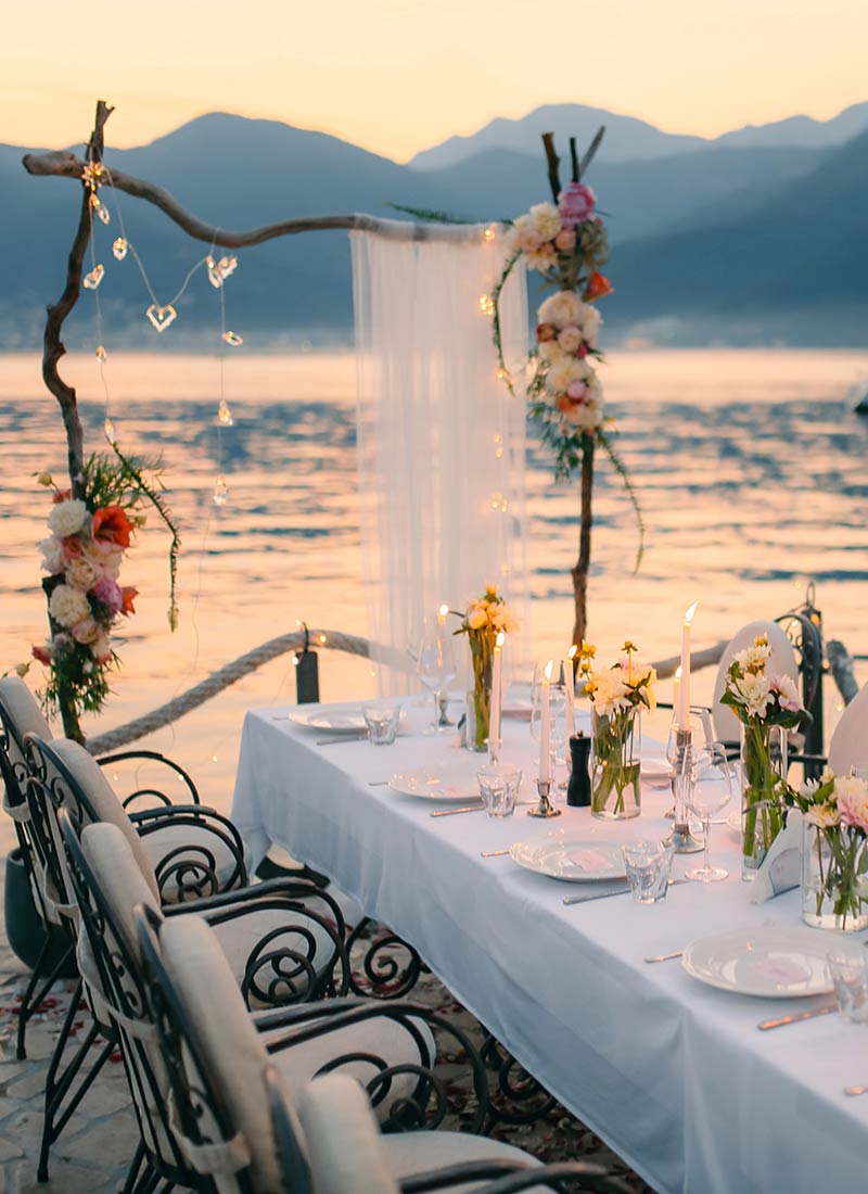 The 16 Best Beach Wedding Food Ideas for a Coastal Vibe