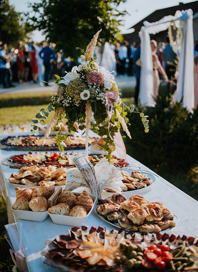 Make Your Summer Wedding Shine with These 17 Food Ideas