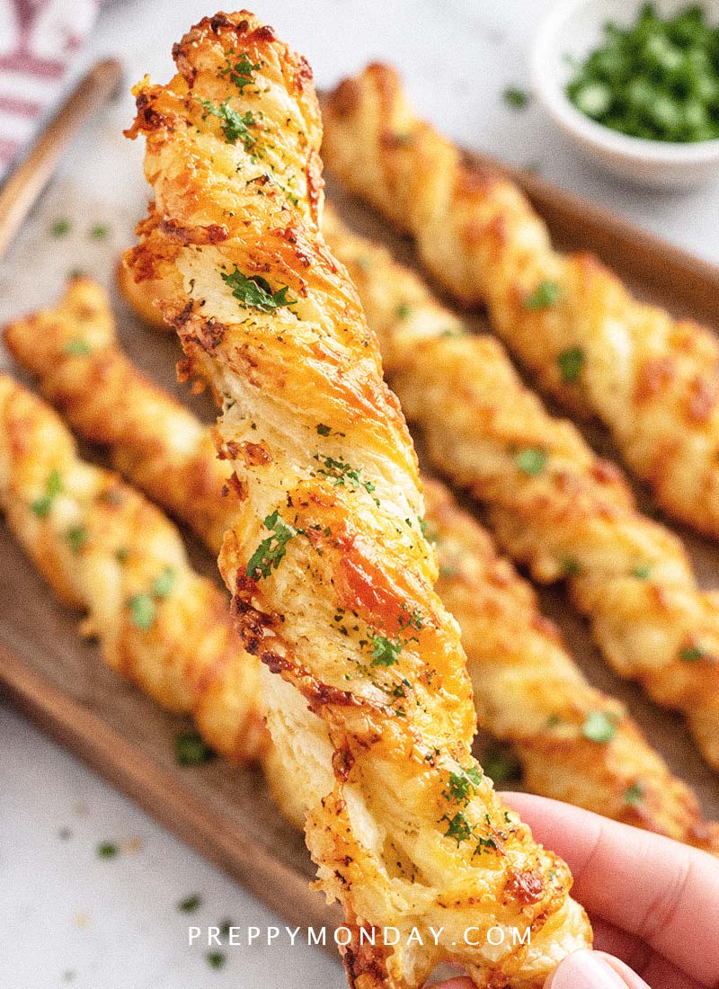 Garlic cheese twists